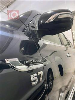 تۆیۆتا لاند کروزەر